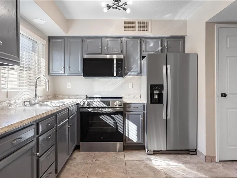 2205 N 9th Ave — Photo 11