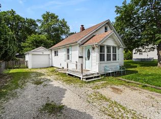 1105 W Columbia Ave, Champaign, IL 61821