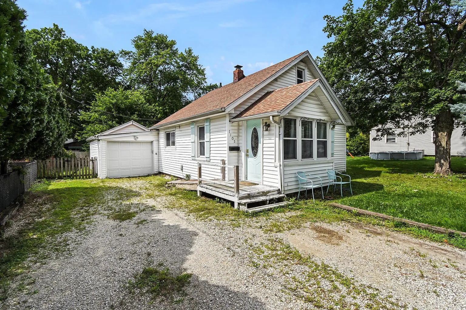 1105 W Columbia Ave photo 1