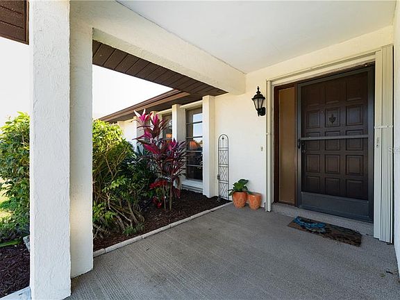 2nd image of 1505 Crest Dr