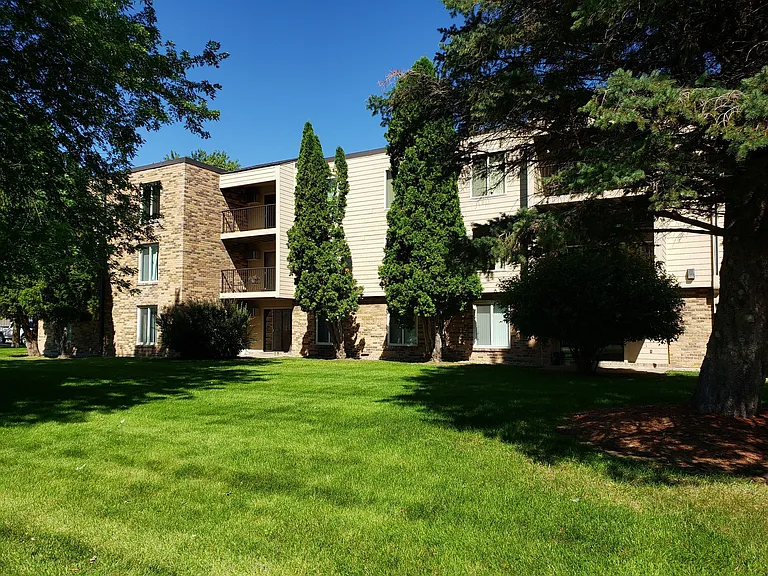 Broadway Apartments — Photo 14