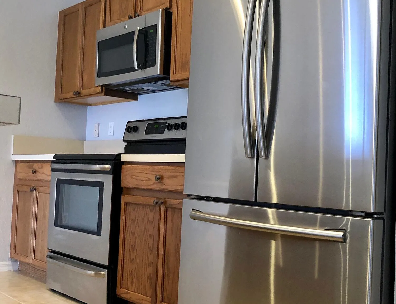 3 bed, 2.0 bath, 1717 sqft, $2,650 — Photo 3