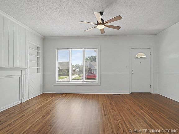 5th image of 1608 S Knoxville Ave