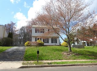 696 Griffiths Rd, Warrington, PA 18976