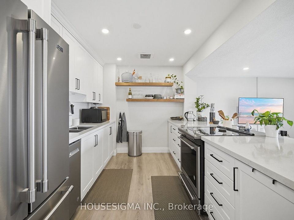 1st image of 15 Elizabeth St N #801