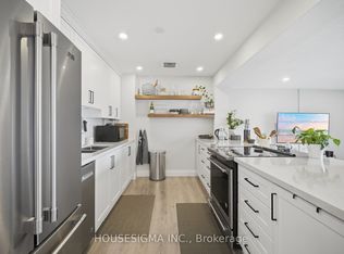 15 Elizabeth St N #801, Mississauga, ON L5G 2Z3