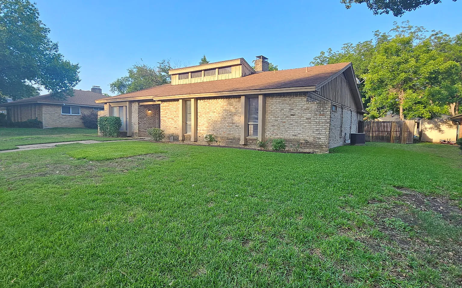 1204 Laurie — Photo 1
