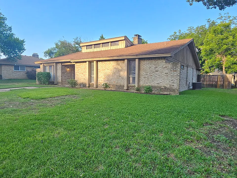 1204 Laurie Ave