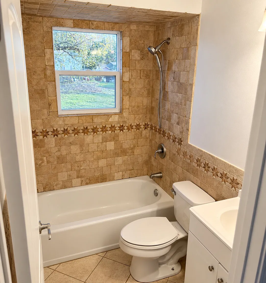 2 bed, 740 sqft, $2,200 — Photo 3
