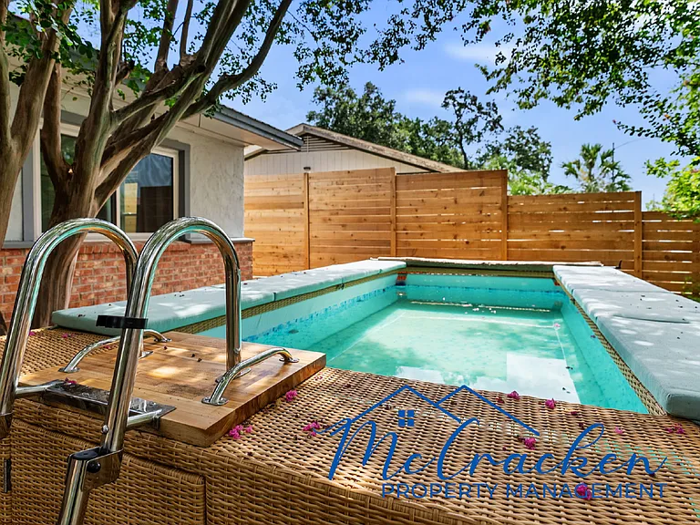 809 Nile St — Photo 4