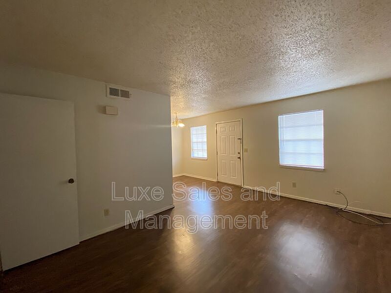 C Peartree Apartments 2404 N Reeves Ave Oklahoma City, OK Zillow