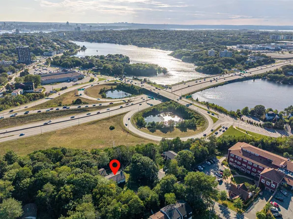3 Admiral St, Dartmouth, NS B2X 1W3