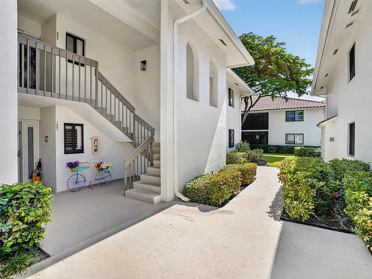 65 Pelican Pointe Dr #2030 — Photo 10