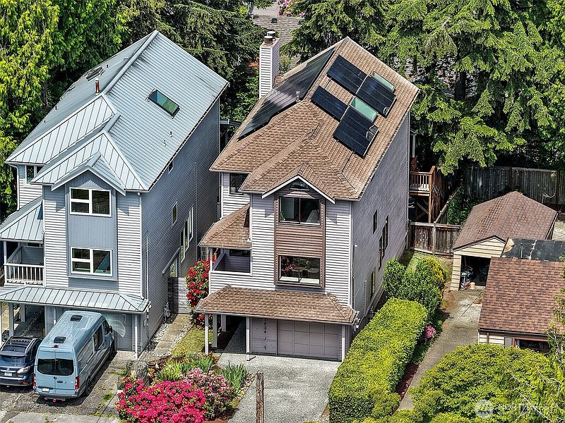 3rd image of 3834 NE 86th Street