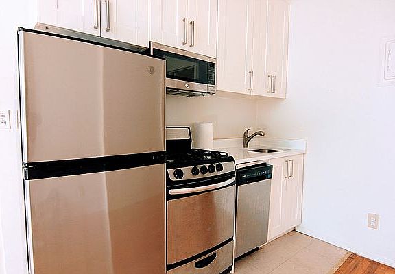 5th image of 323 E 88th St APT 1