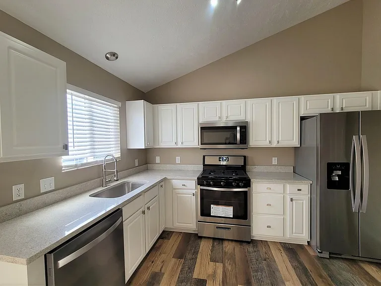 6209 N 129th St — Photo 3