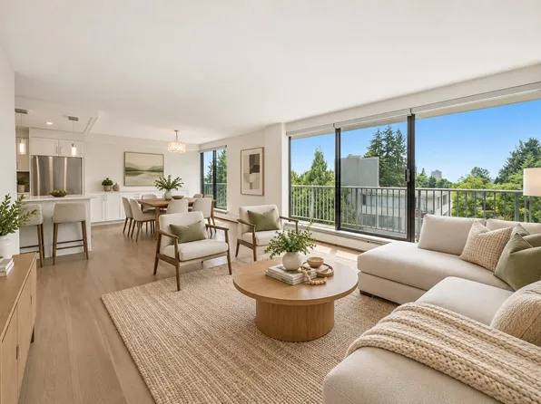 1745 Esquimalt Ave #802, West Vancouver, BC V7V 1R7