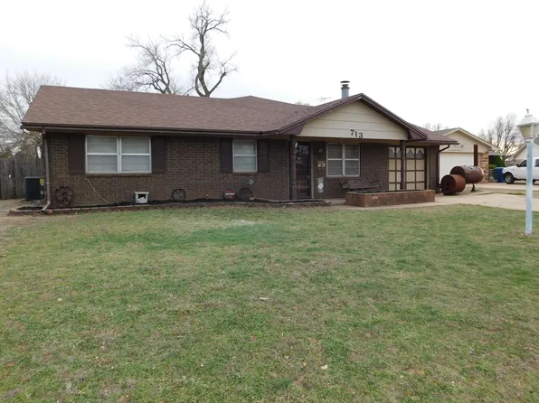 713 Choctaw Dr, Enid, OK 73701