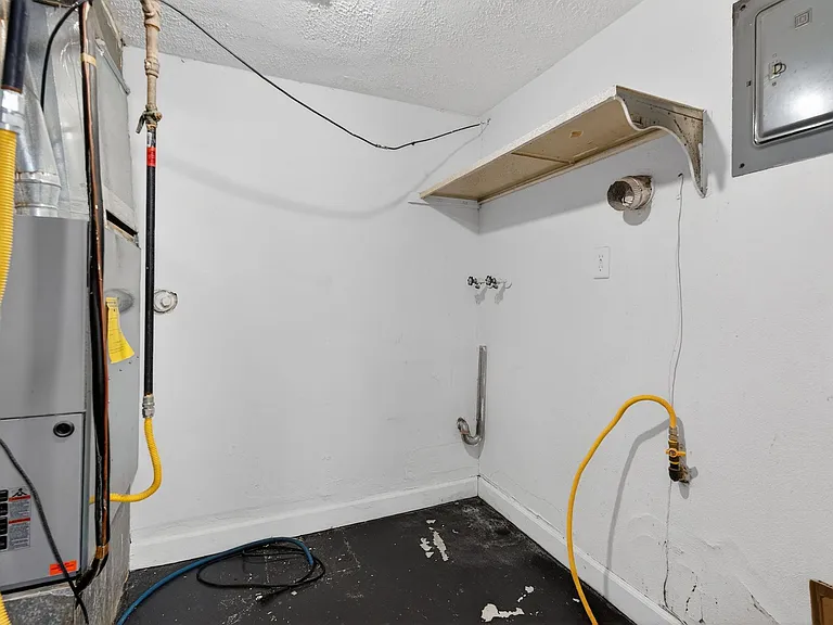 3629 N Leroy Ave — Photo 15
