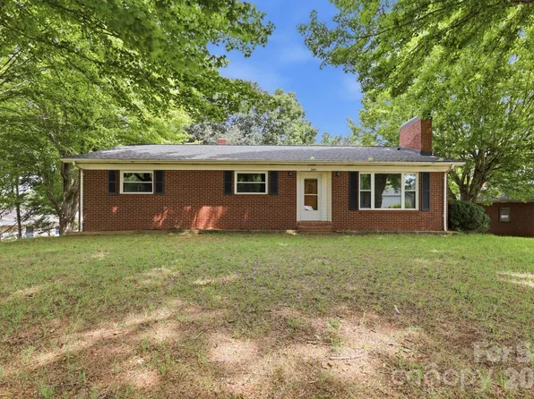 2613 26th Ave NE, Hickory, NC 28601