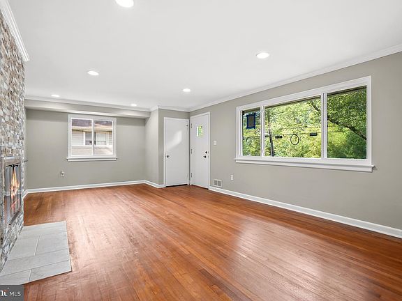 5th image of 10705 Lockridge Dr
