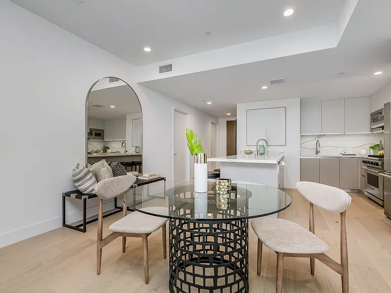 Reeves Place LA — Photo 38