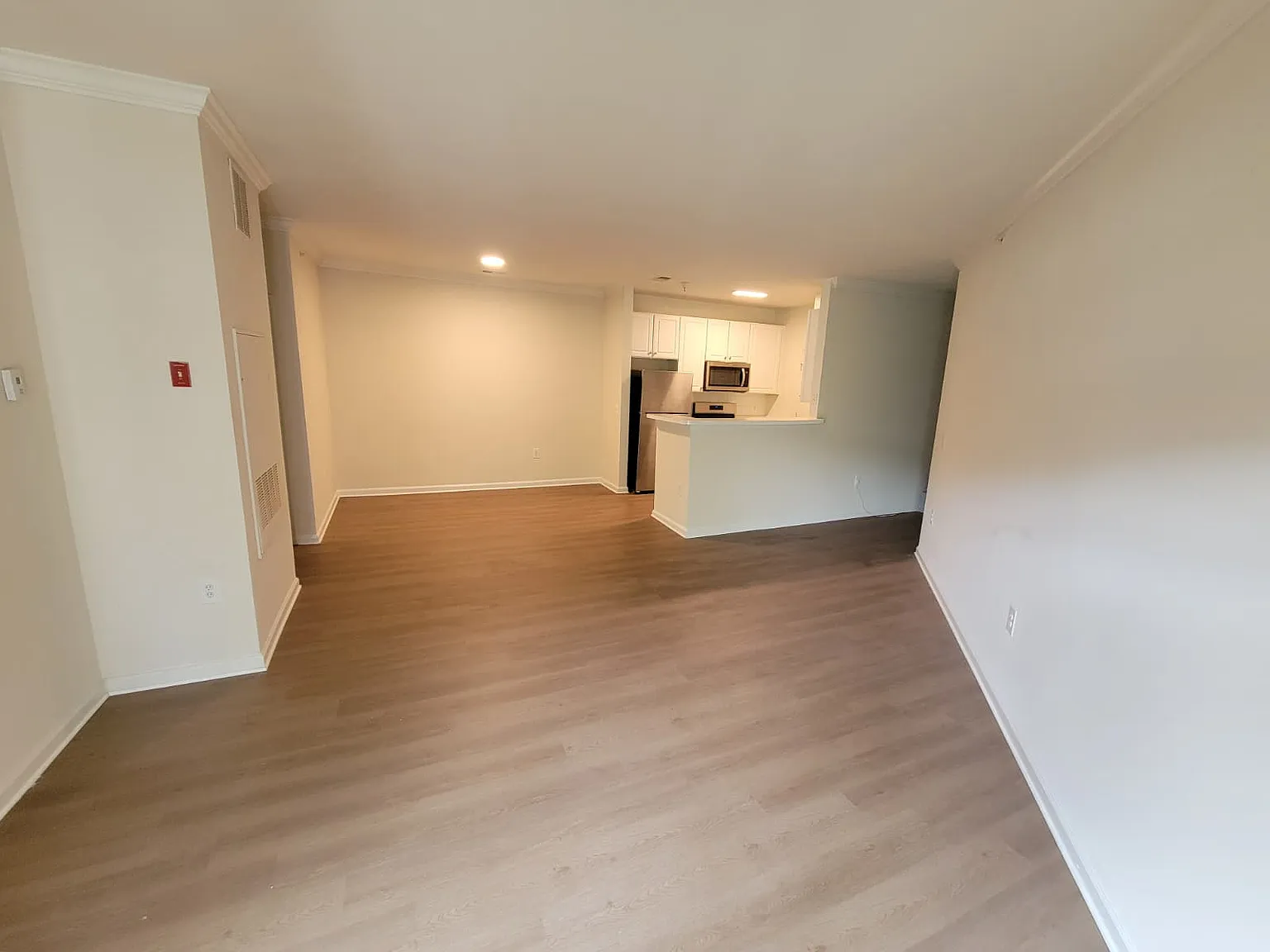 2 bed, 1069 sqft, $2,426 — Photo 3