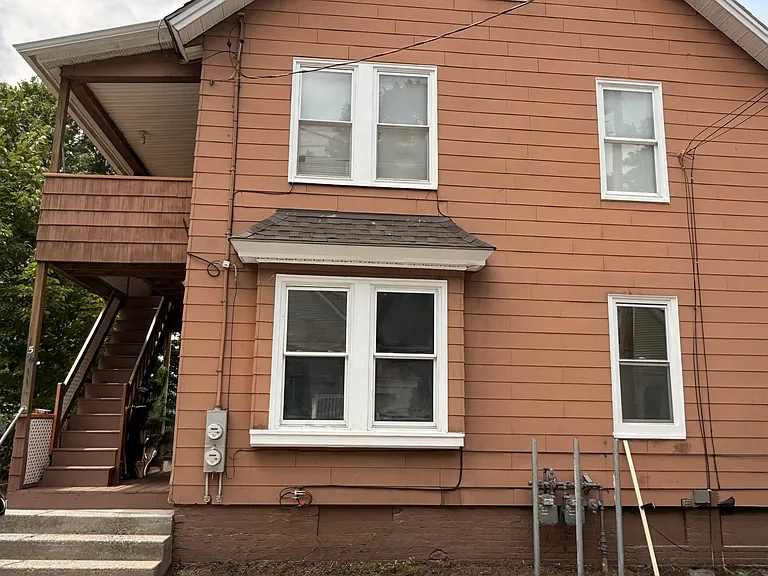 154 Marshall St #1 — Photo 6