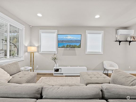 4th image of 13318 Edmunds Parkway E