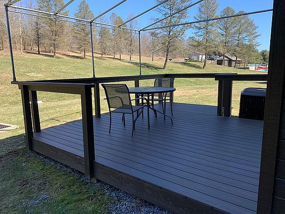 Peaceful backyard & deck