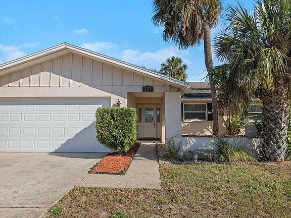 2nd image of 2379 Moore Haven Dr W