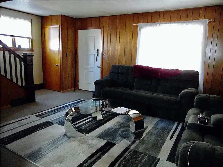 913 Nelson St — Photo 5