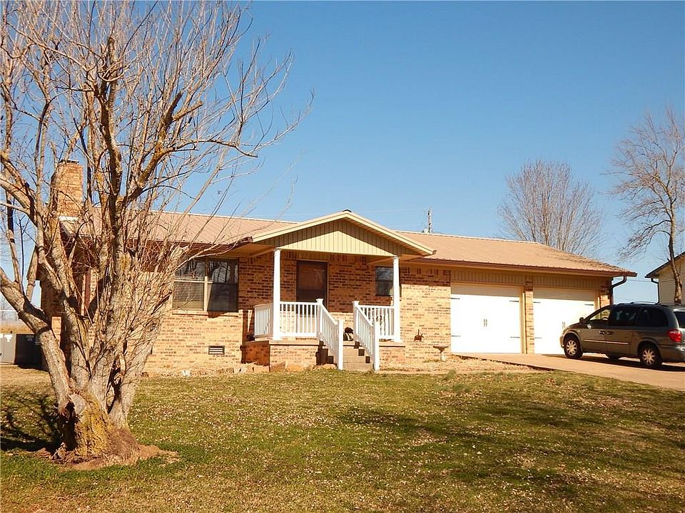 1st image of 211 Cedar Hts