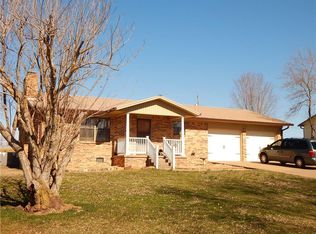211 Cedar Hts, Huntsville, AR 72740