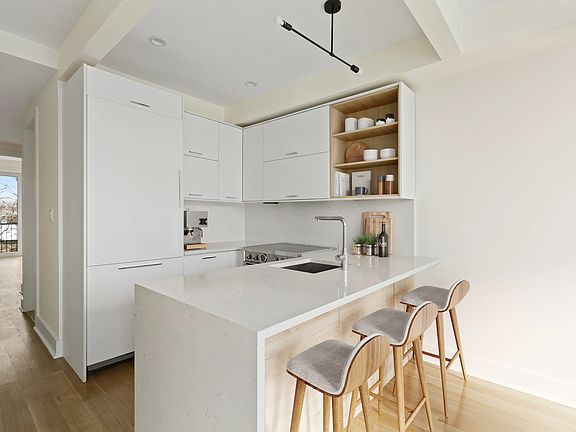 3rd image of 473 Bainbridge St APT 4