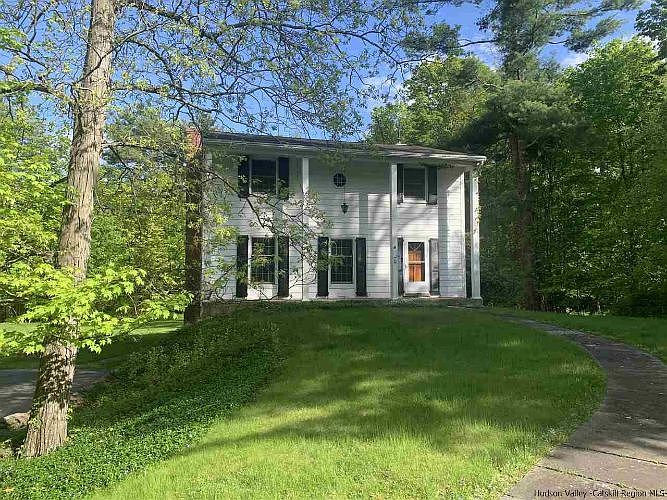 1st image of 6 Arnold Dr
