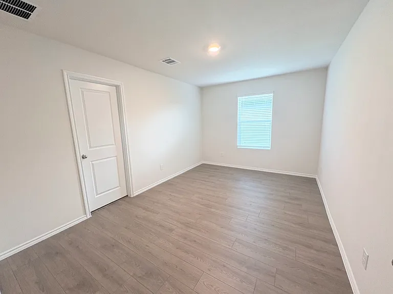 1144 Northfield Dr — Photo 7