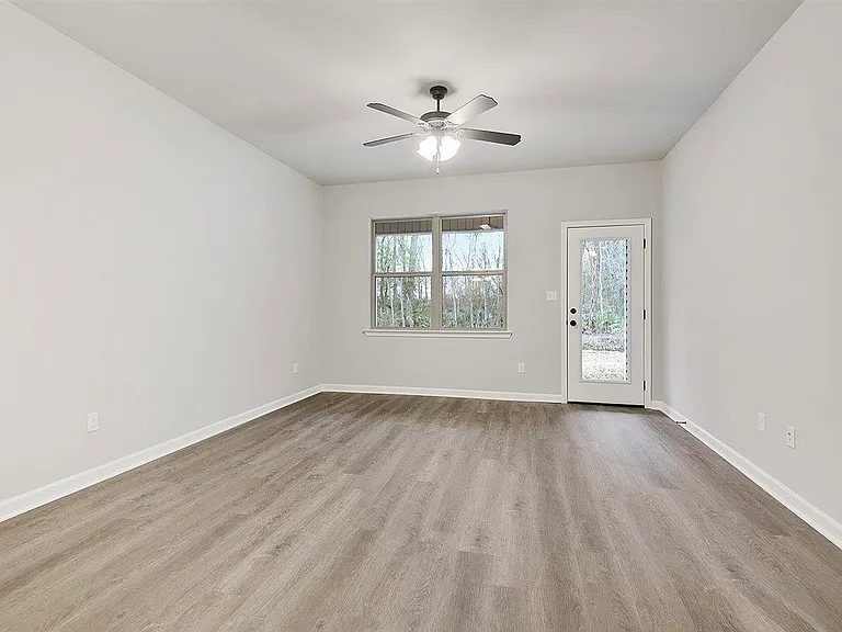 2864 S Roth Ave — Photo 4