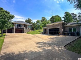 815 Starr Hill Rd, Paducah, KY 42003
