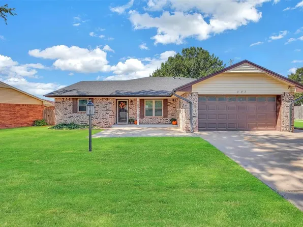 307 Connie Dr, Elk City, OK 73644