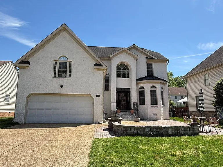 115 Sheldon Ct — Photo 1