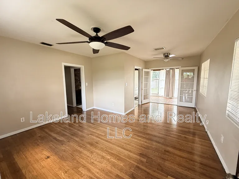 3115 Buckingham Ave — Photo 4