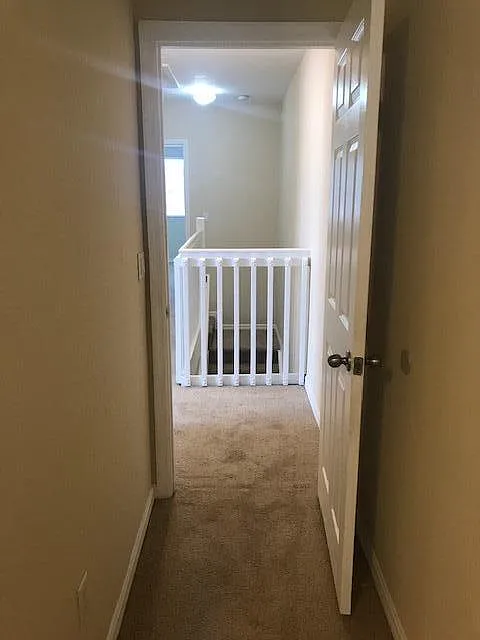 3 bed, 2.5 bath, 1259 sqft, $2,100 — Photo 4