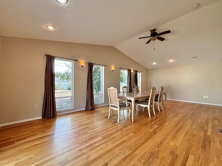 3820 E Carlisle Ave — Photo 3