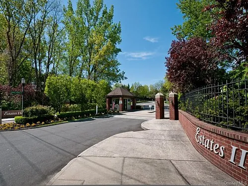 91 Duckpond Dr Photo 1