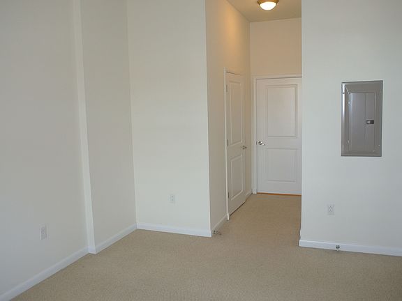4th image of 1021 N Garfield St APT 1047