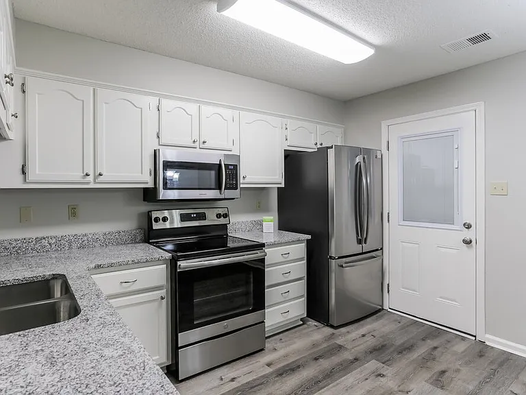 7007 Raleigh Lagrange Rd — Photo 5