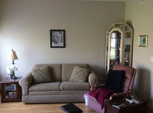 221 Nicole Dr UNIT D, South Elgin, IL 60177