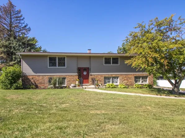 1667 S Raddant Rd, Batavia, IL 60510