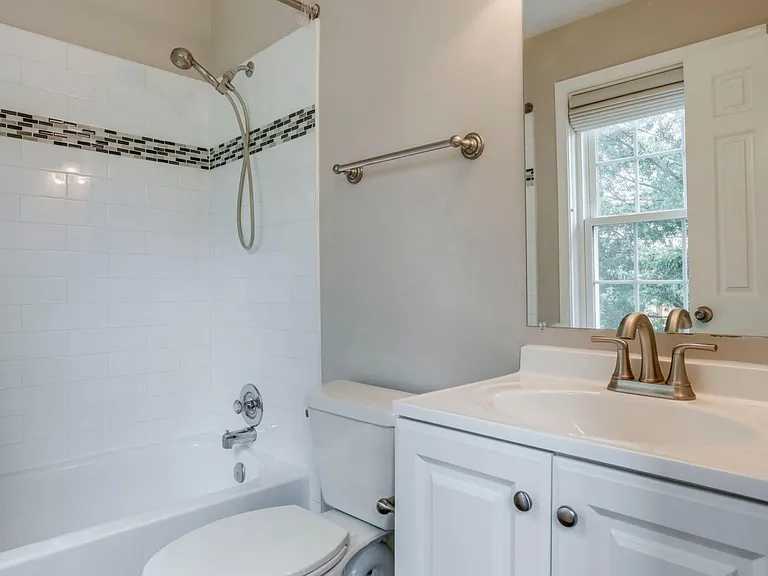 En suite master bathroom